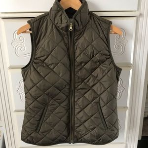 Old Navy women’s army green vest